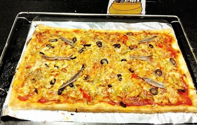 Seafood pizza with White Tuna neck and Anchovies from the Bay of Biscay