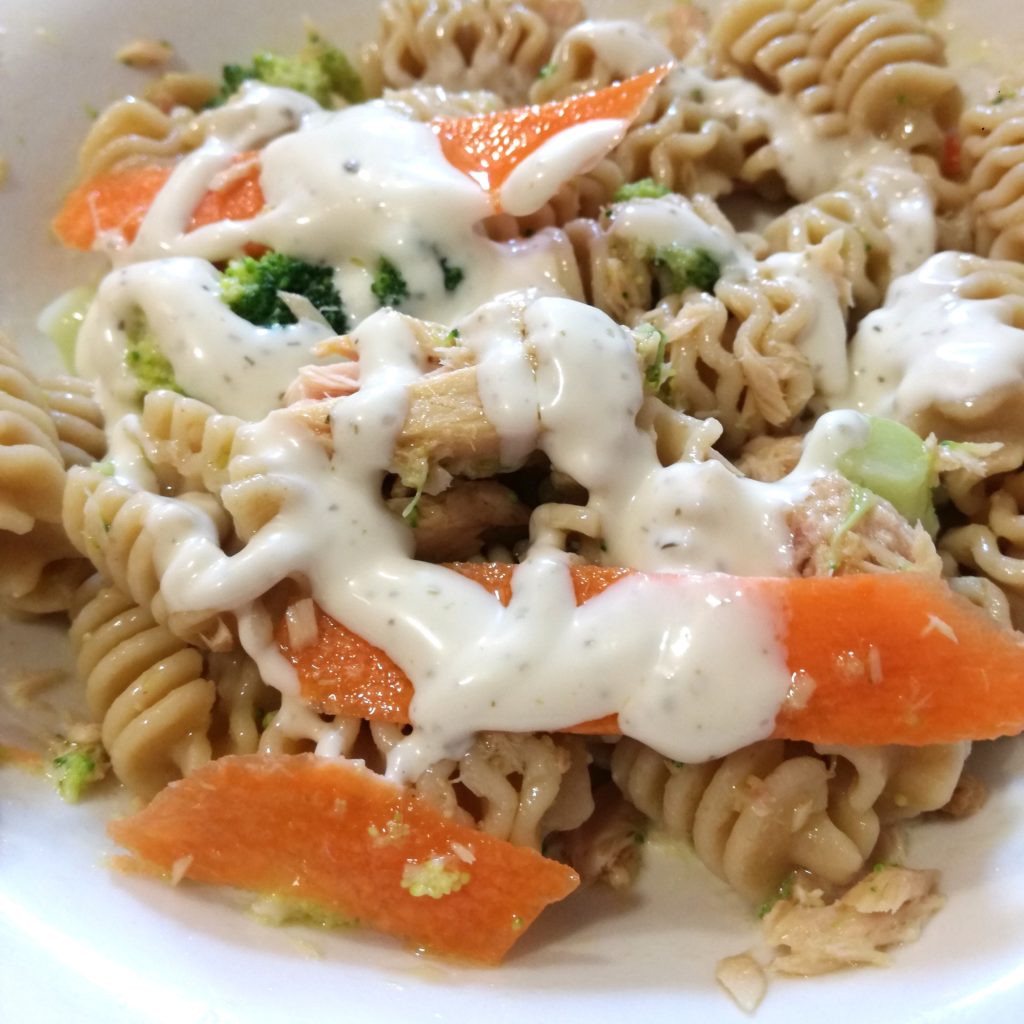 Wholegrain pasta salad with vegetables and White Tuna