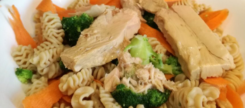 Wholegrain pasta salad with vegetables and White Tuna