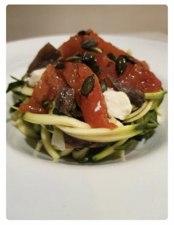 Zucchini salad with anchovies, mozzarella and confit tomato